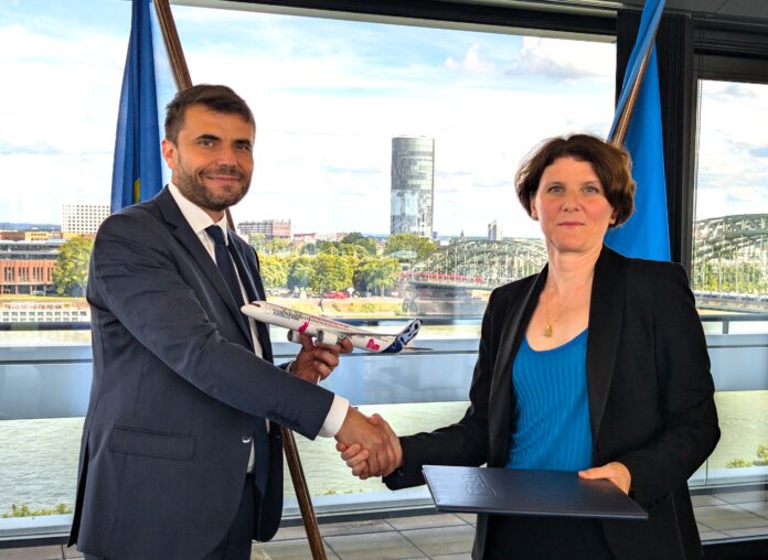 Florian Guillermet, Executive Director of EASA handing over the Type Certificate for the Airbus A321XLR to Isabelle Bloy, Airbus A321XLR Chief Engineer. Photo: Airbus