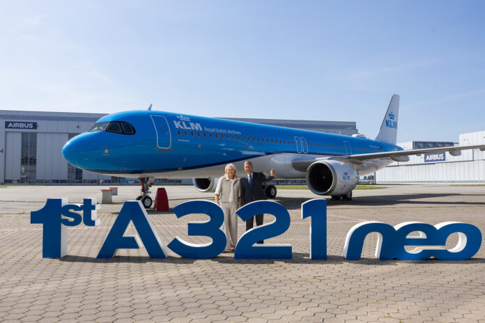 The first A321neo for KLM was handed over at Airbus’ Hamburg manufacturing site by Wouter van Wersch, Airbus Executive Vice President International, to Marjan Rintel, President & CEO KLM. Photo: Airbus